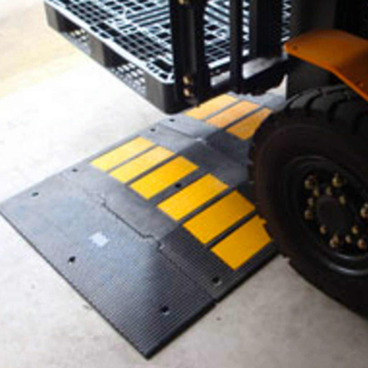 LARGE MODULAR SPEED HUMP BODY SECTION