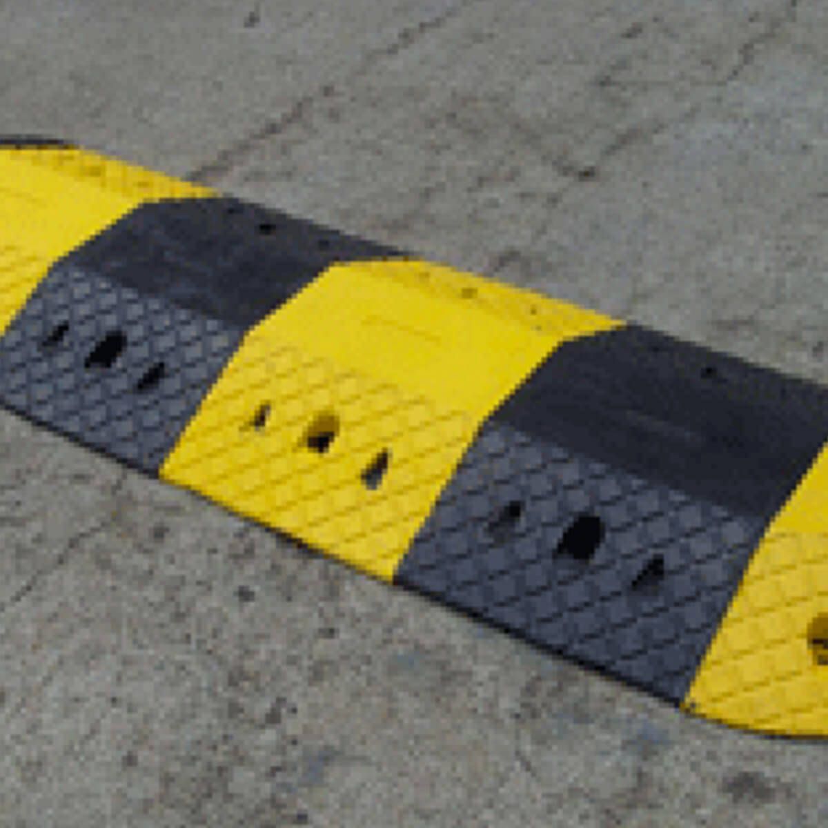 50MM HEAVY DUTY RUBBER SPEED HUMP BLACK END CAP