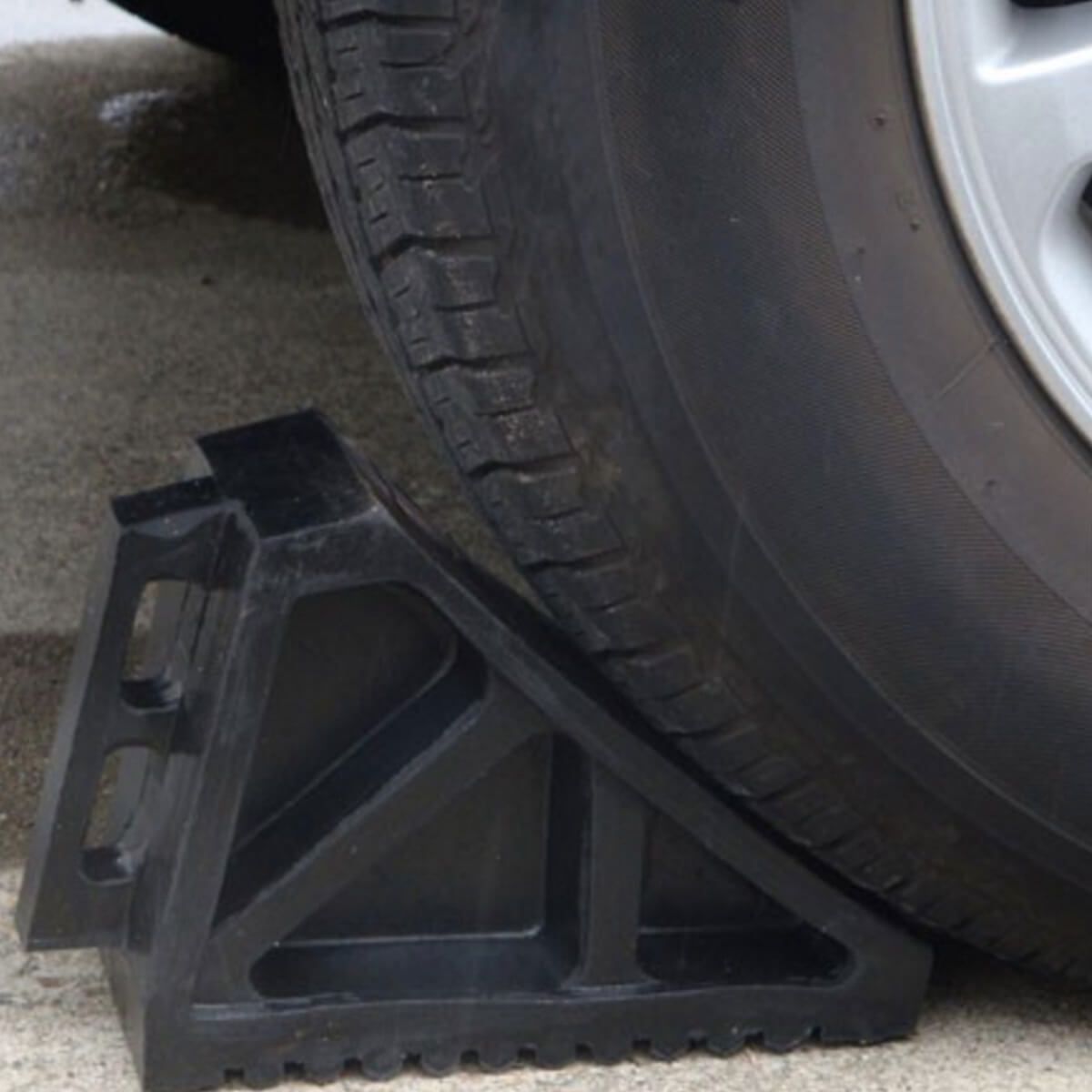 RUBBER WHEEL CHOCK - Image 2